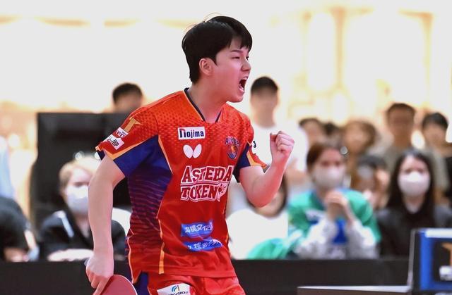 英国乒乓球队险胜日本乒乓球队，水谷隼送出助攻