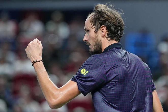 美网鏖战法网，梅德韦杰夫扛起全队