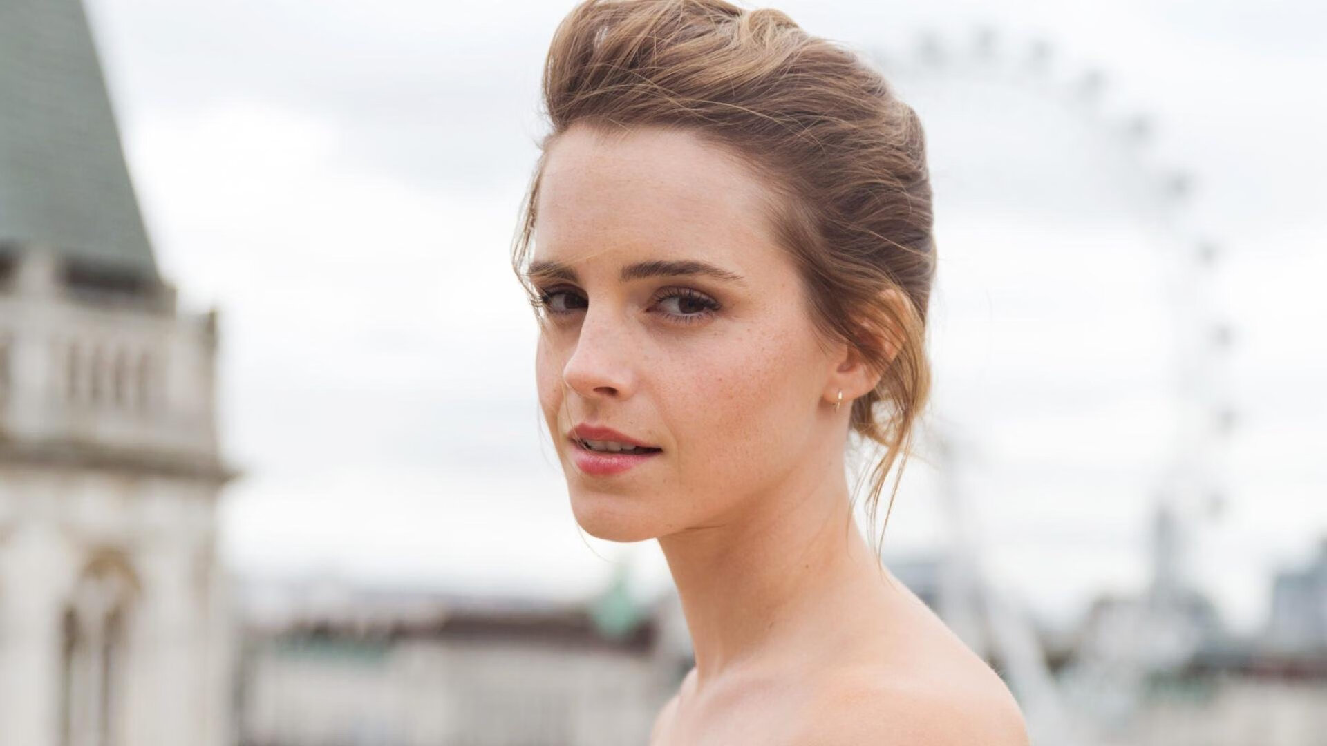 爱游戏APP-跨越钢铁，撕裂者刺穿都城防线记