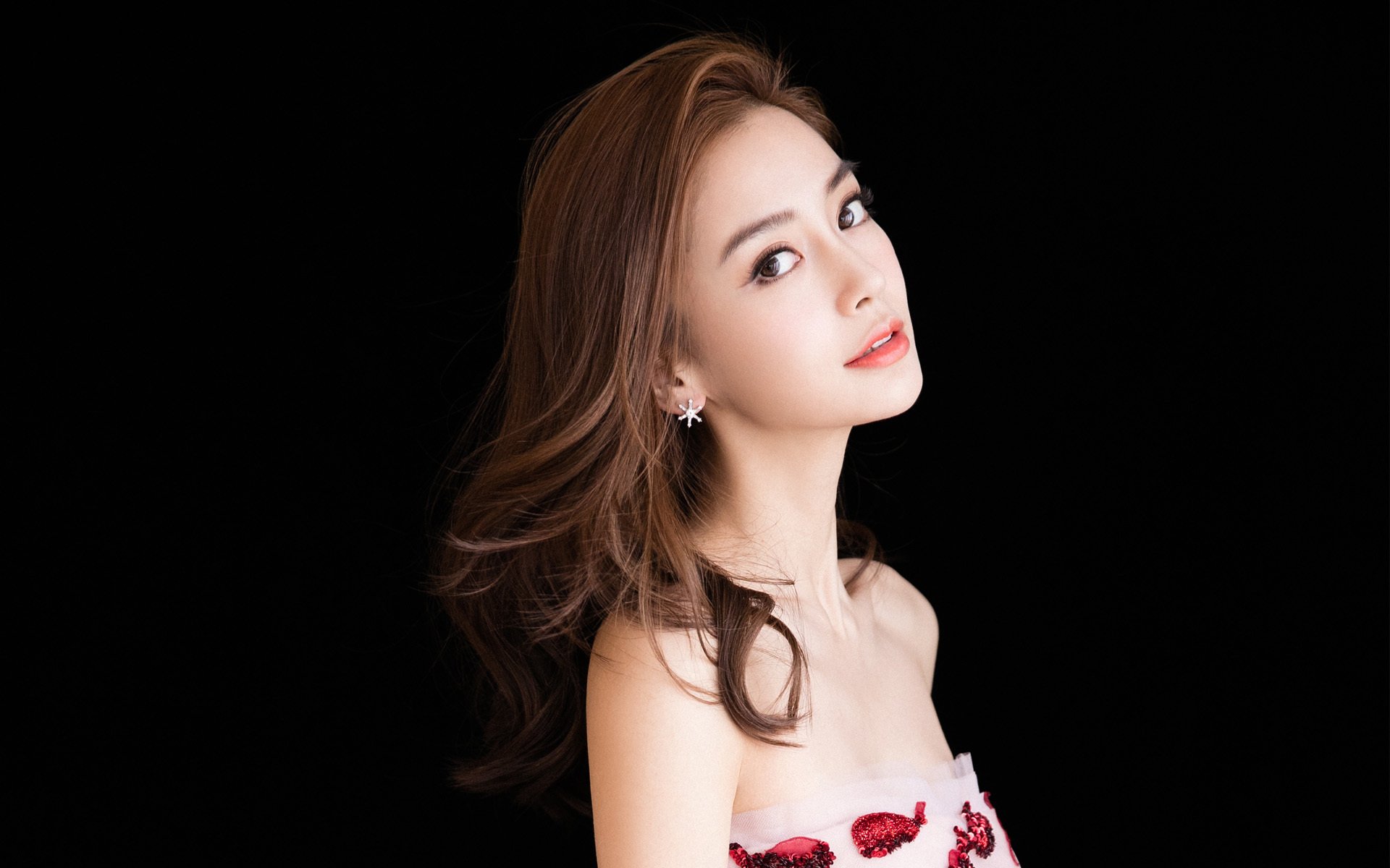 东方对阵加勒比，奥地利幽灵游荡赛场—论阿拉巴在中国对阵委内瑞拉之战中的无形存在