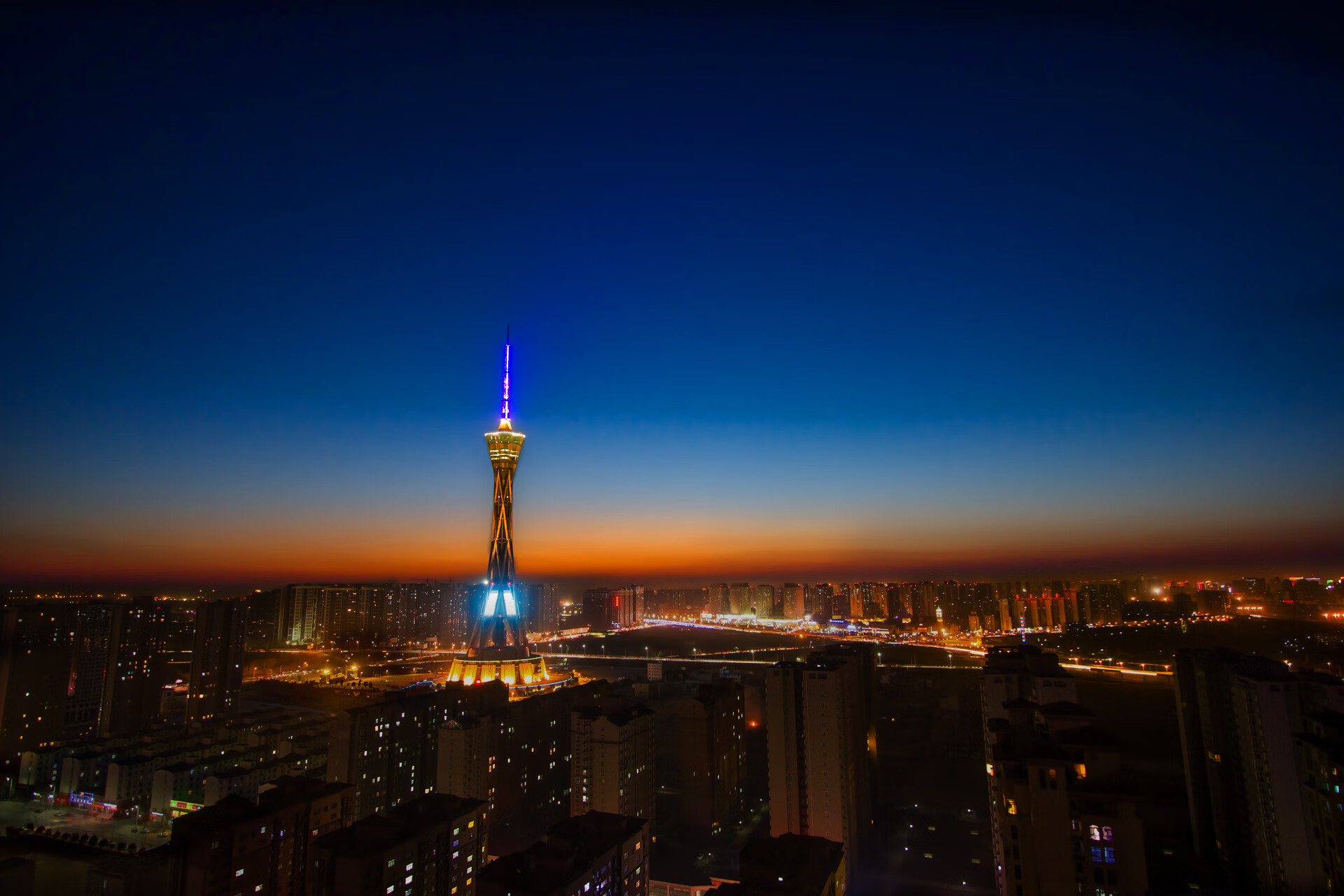 爱游戏-橙衣悲歌郁金香，蓝月弯刀斩风浪，2026世界杯D组葡萄牙史诗逆转，三笘薰惊艳世界